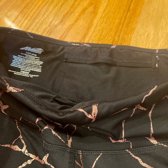 💜 5 for $25 or 3 for $18 Avia black & rose gold crack pattern leggings - Picture 3 of 8